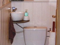 WiCi Mini, Handwaschbeckenauf das WC anpassbare - Herr und Frau B (88) - 1 auf 2